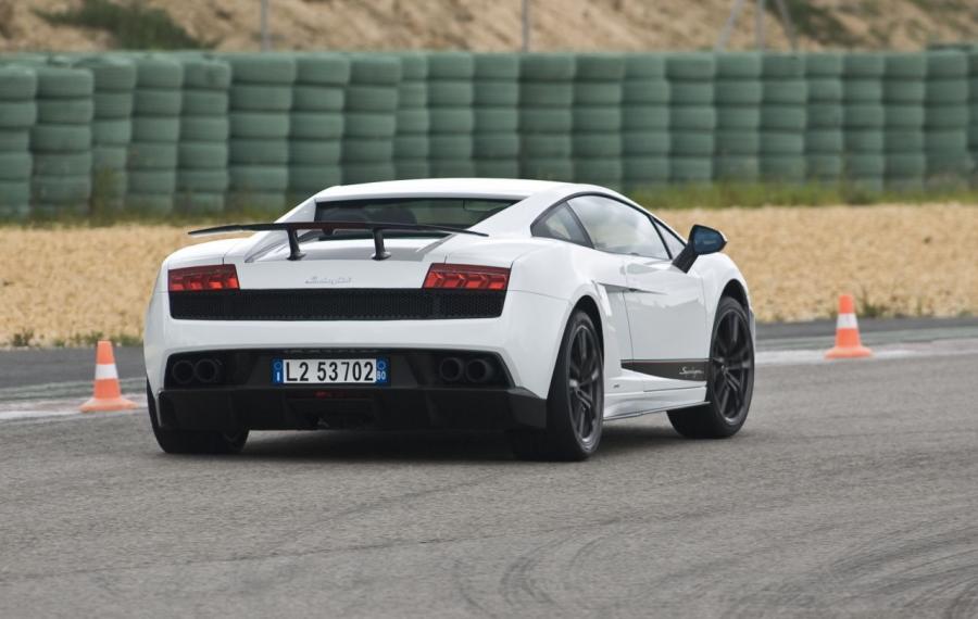  Lamborghini Gallardo LP570-4 Superleggera 2010 года  (фото 120 из 183)